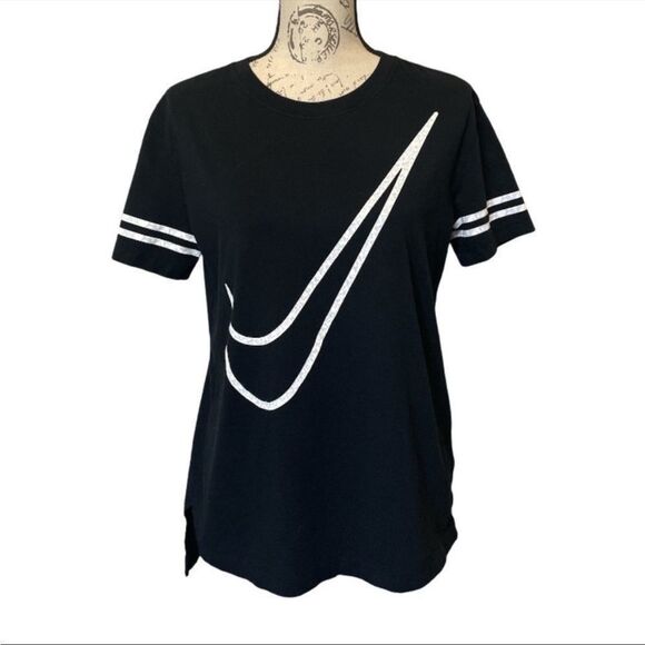 𝅺NIKE BLACK Short Sleeve Tee with Gray and White Outlined Swoosh - Picture 1 of 4